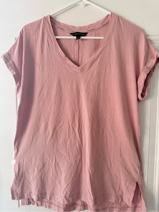 Banana Republic Tops - Banana Republic Light Pink V-Neck Short Sleeve Tee